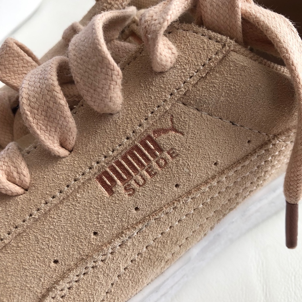 NWOT PUMA CREAM SUEDE SNEAKERS - Picture 3 of 7